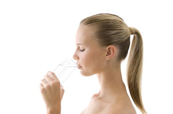 вода за пиће за губитак тежине код куће